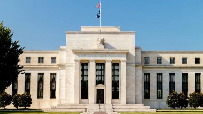 香港金管局将基准利率下调50个基点至5.25%