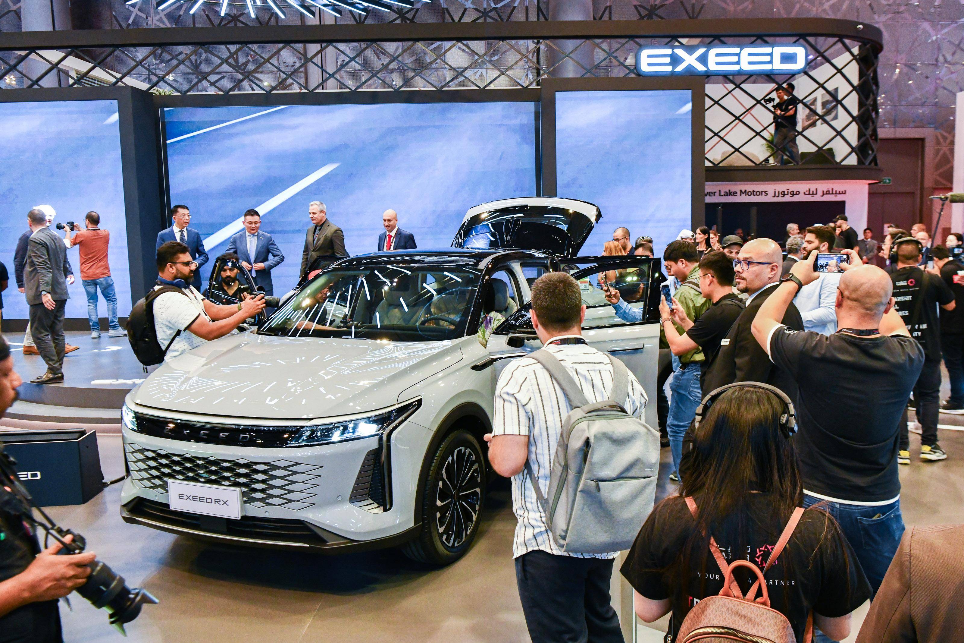 从“走出去”到“走进去”再到“走上去” 上市公司出海模式不断升级