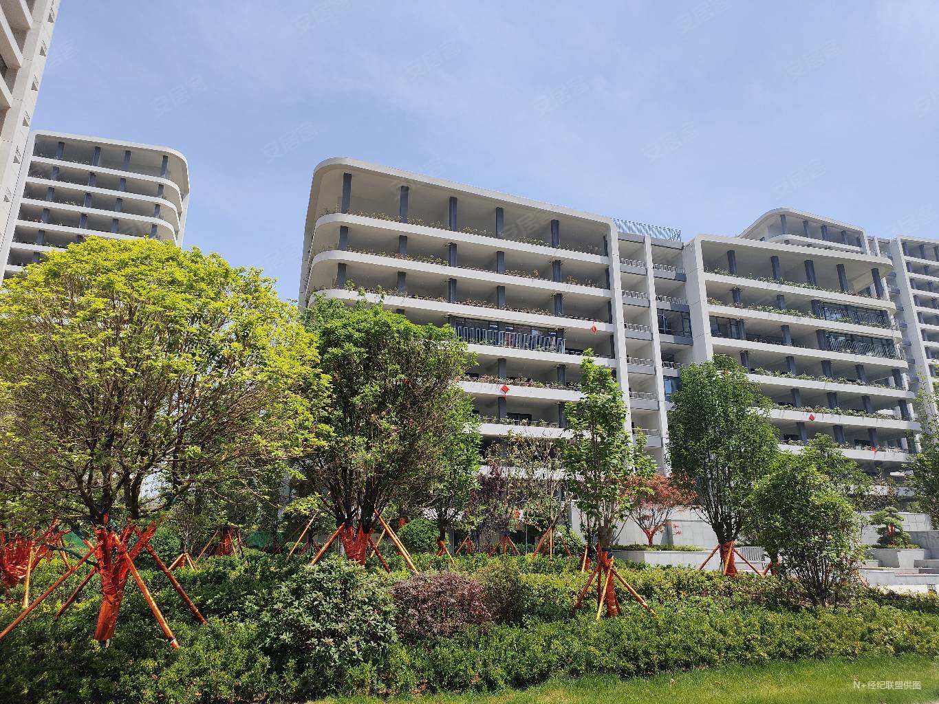 “20龙湖06”盘中临时停牌