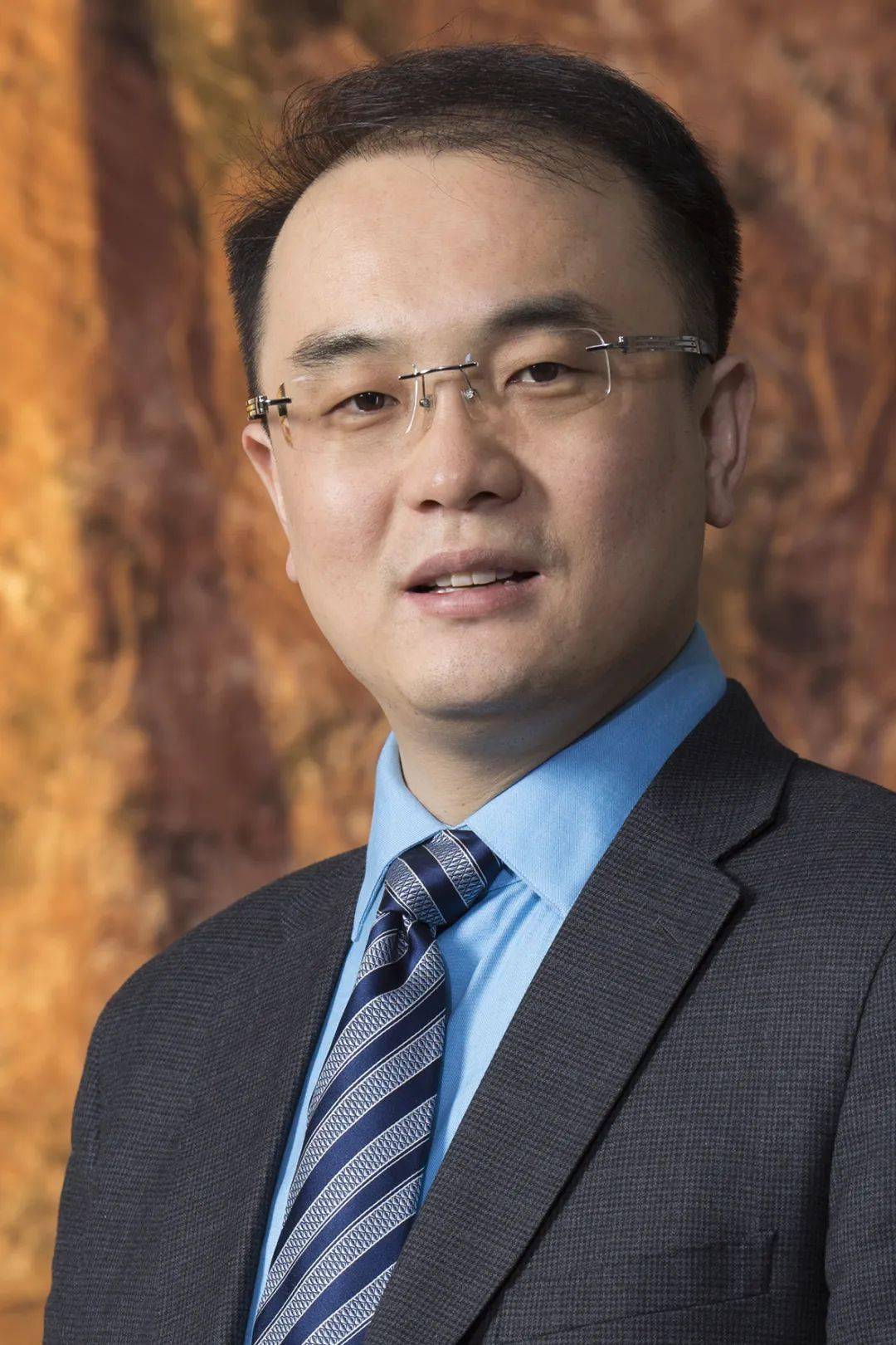 盛松成:建议增加发行特别国债 稳增长政策应更多向民生领域倾斜