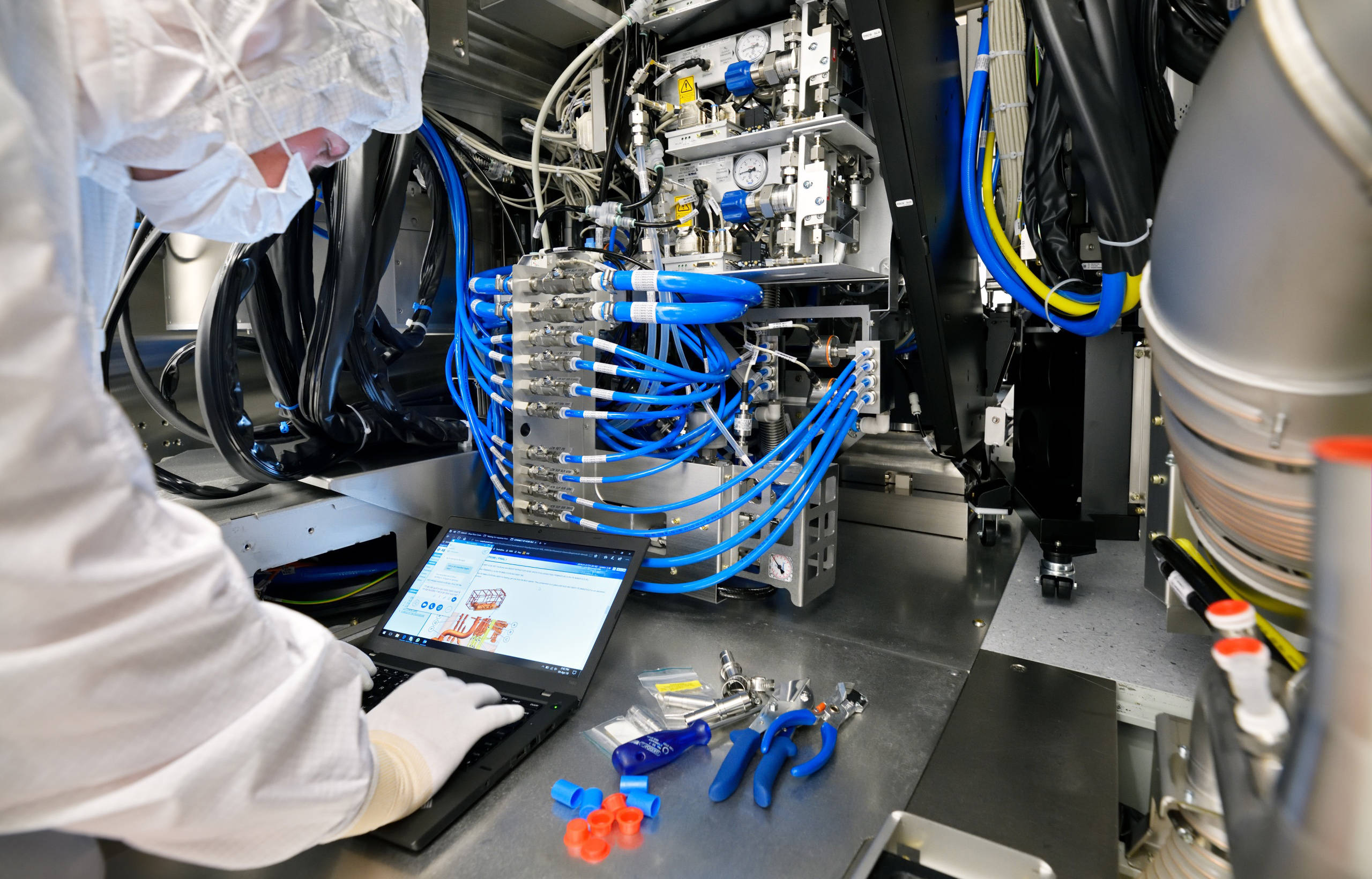 上海半导体装备材料二期基金完成二关募集 总规模逾21亿元