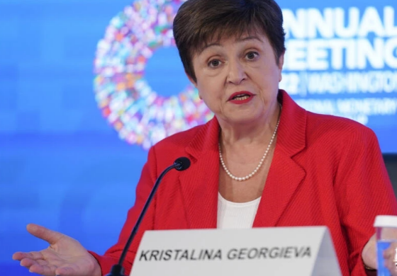 IMF总裁:全球经济面临陷入低增长、高债务的风险