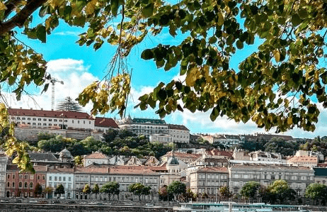 法国政坛危机持续升温 忧虑情绪推动法国债收益率首次短暂压过希腊