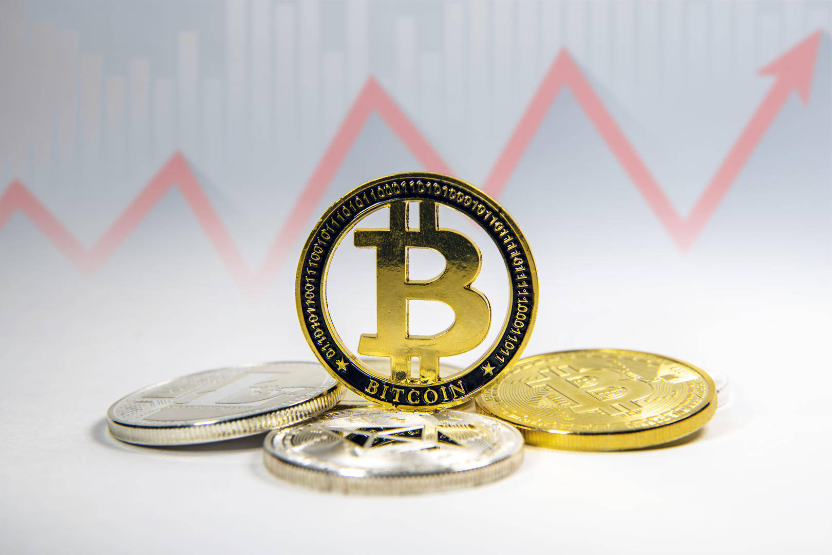 比特币“狂飙之路”远未结束?华尔街分析师:两年内涨至22.5万美元!