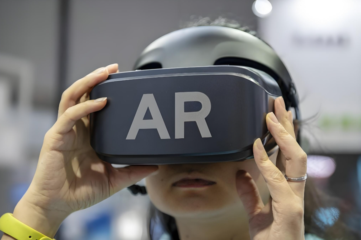 群雄逐鹿智能眼镜!科技大厂入局,初创公司仍大有可为