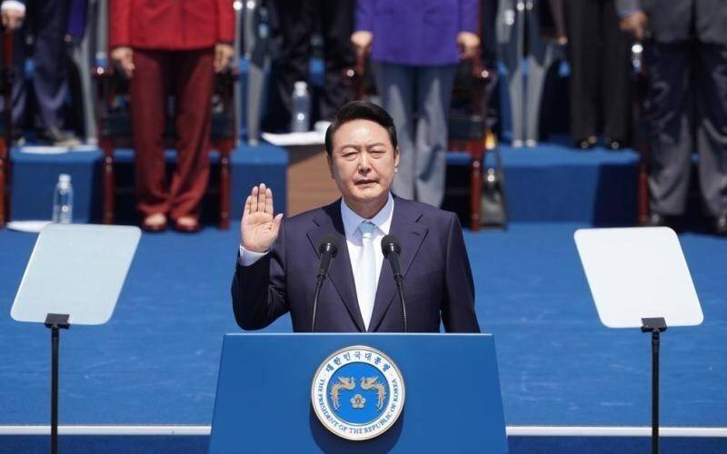 韩国总统弹劾案“戏剧”24小时：尹锡悦逃过弹劾 但可能还得下台