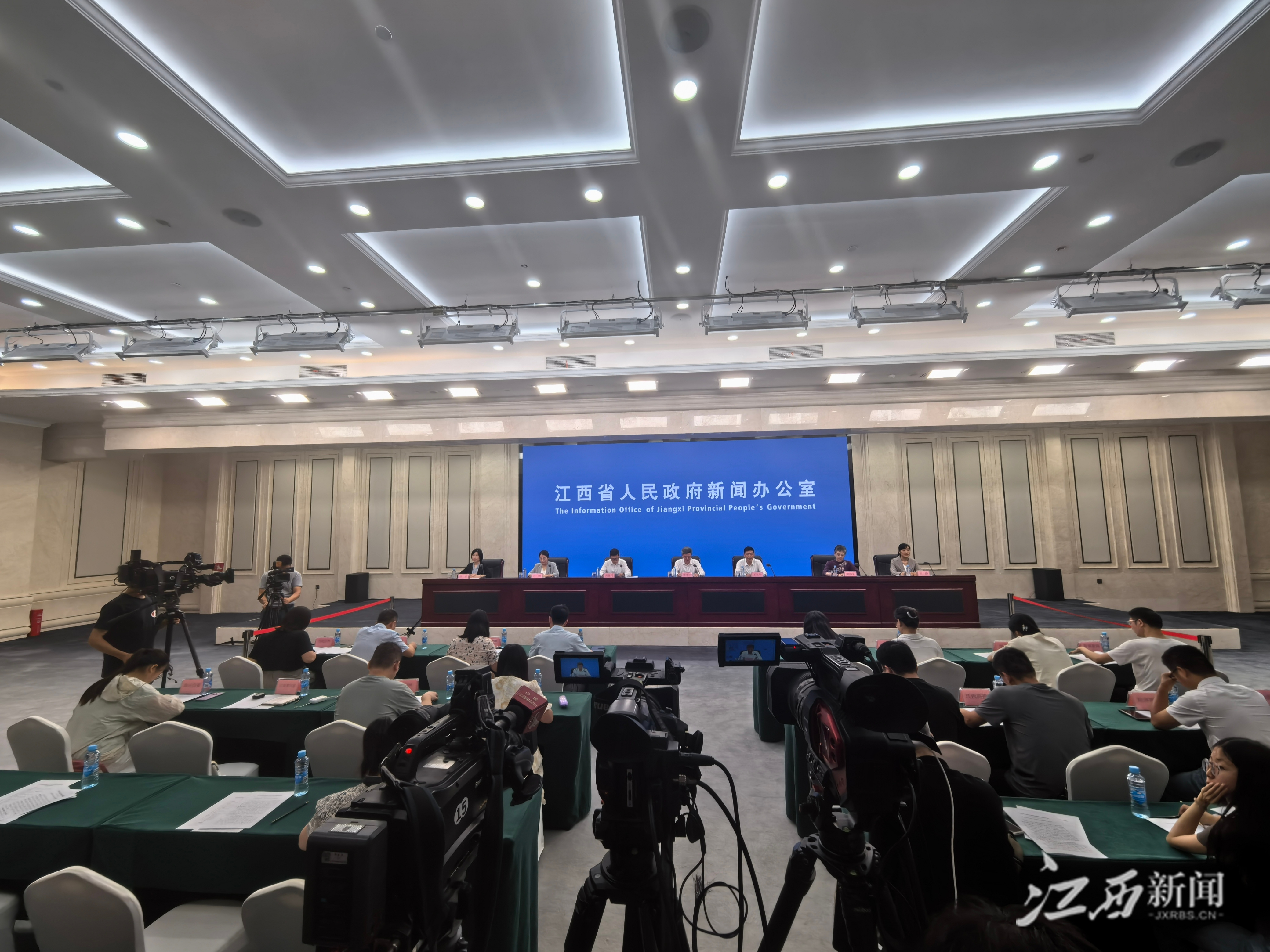 10Y国债盘中破1.7%、化债提振M1、国民经济稳步回升 | 债圈大家说12.16