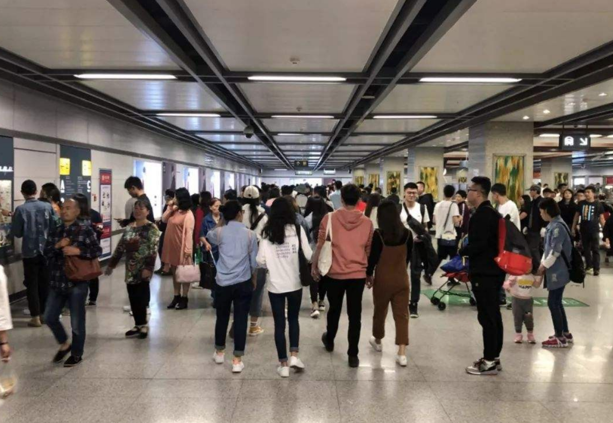 洛杉矶大火后的至暗时刻:房租飙升 重建或需千亿美元