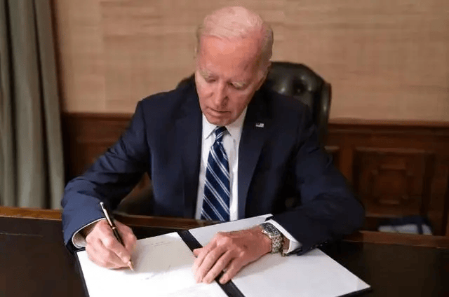 重磅新规冲击！美芯片股集体大跌！英伟达“炮轰”拜登政府 商务部也回应了