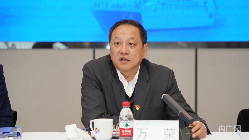 上海人大常委会：将加强新兴领域立法，制定浦东离岸债券发展等法规 | 上海两会