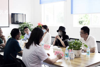 超80万投资者“山顶站岗” 特朗普币发行后留下一地鸡毛！