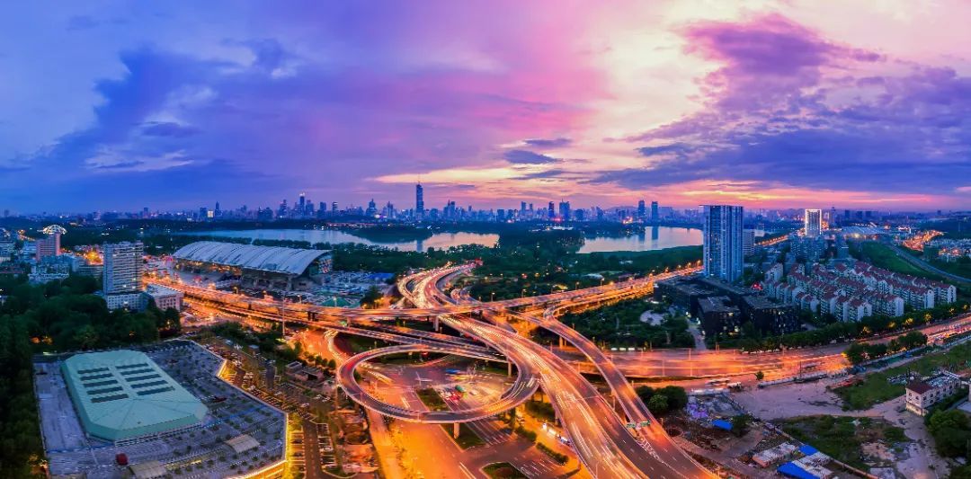 代表委员建言资本市场发展 念好“稳”字诀