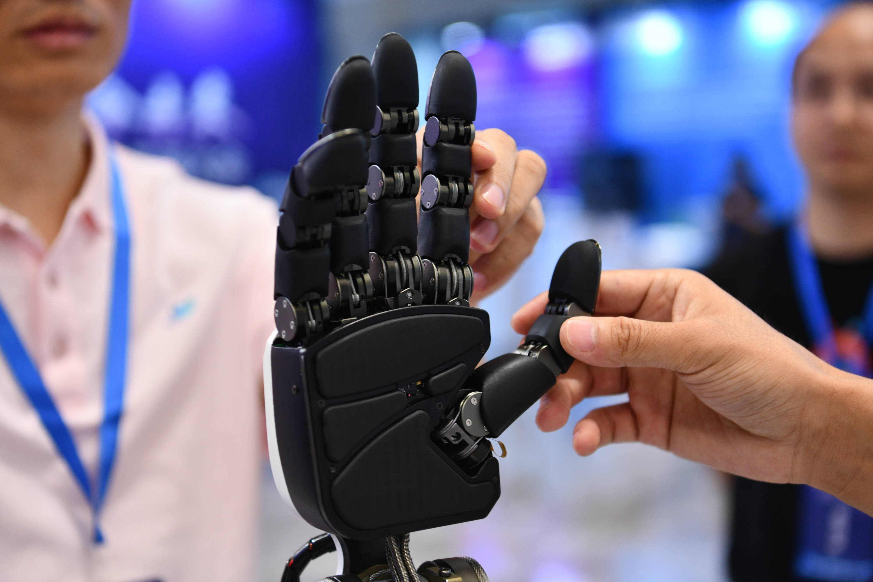 投资人争抢机器人灵巧手赛道|从投促大会看上海未来产业链布局⑤