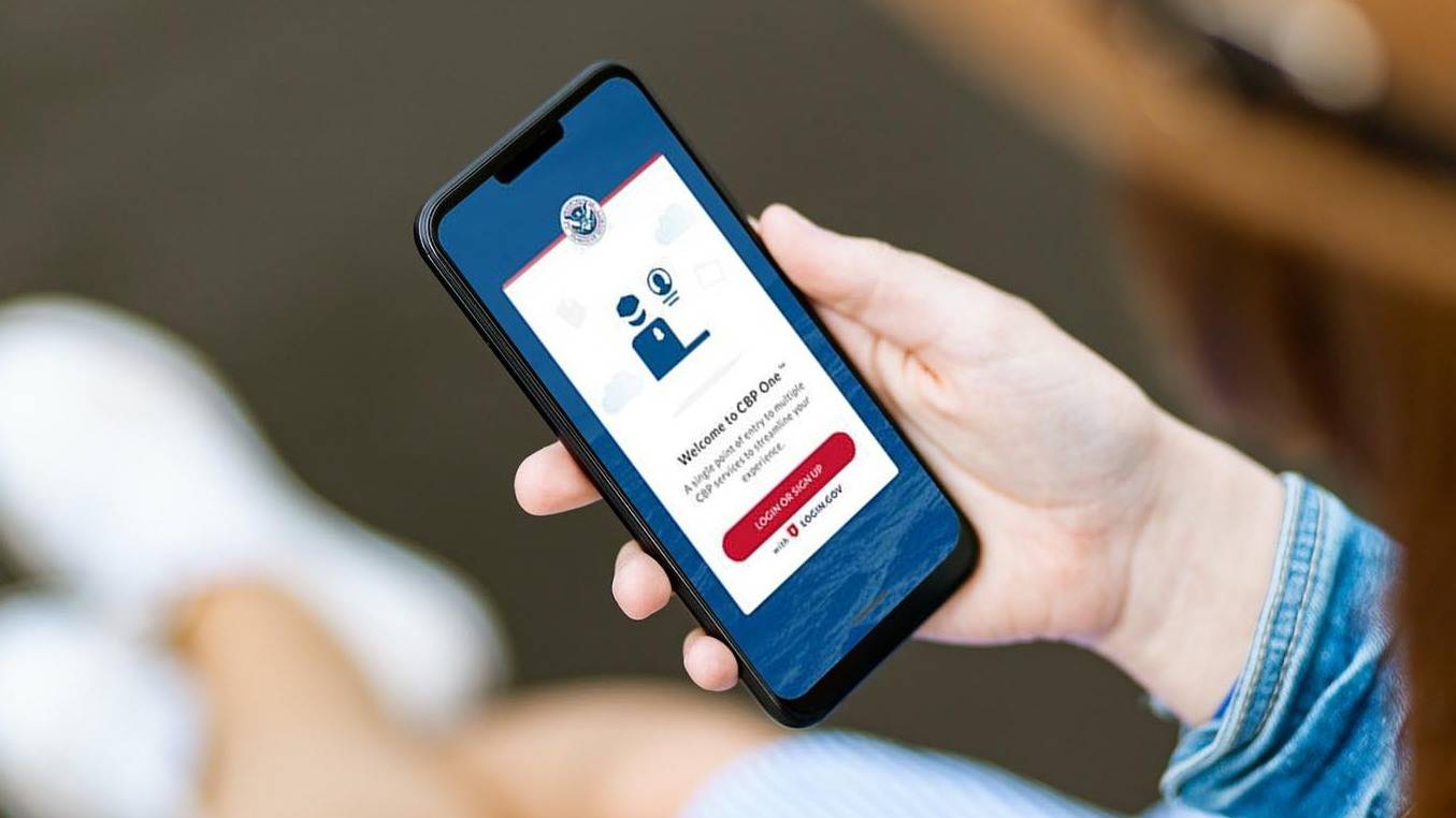 特朗普宣布国家紧急状态 全面征收关税