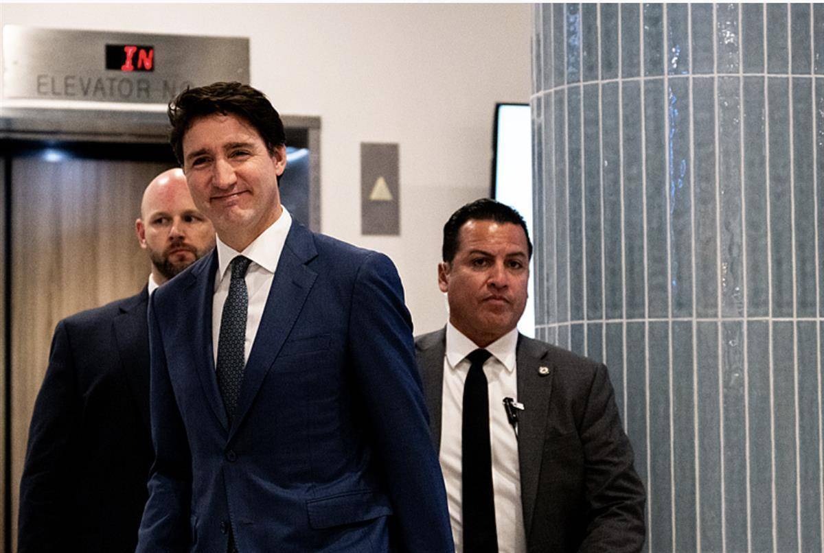 特朗普在鲍威尔讲话前公开施压要他降息