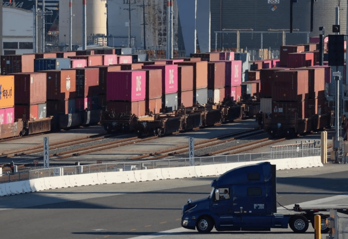 特朗普推关税让制造业回流？美一线企业主亮出十大铁证：这是致命幻觉