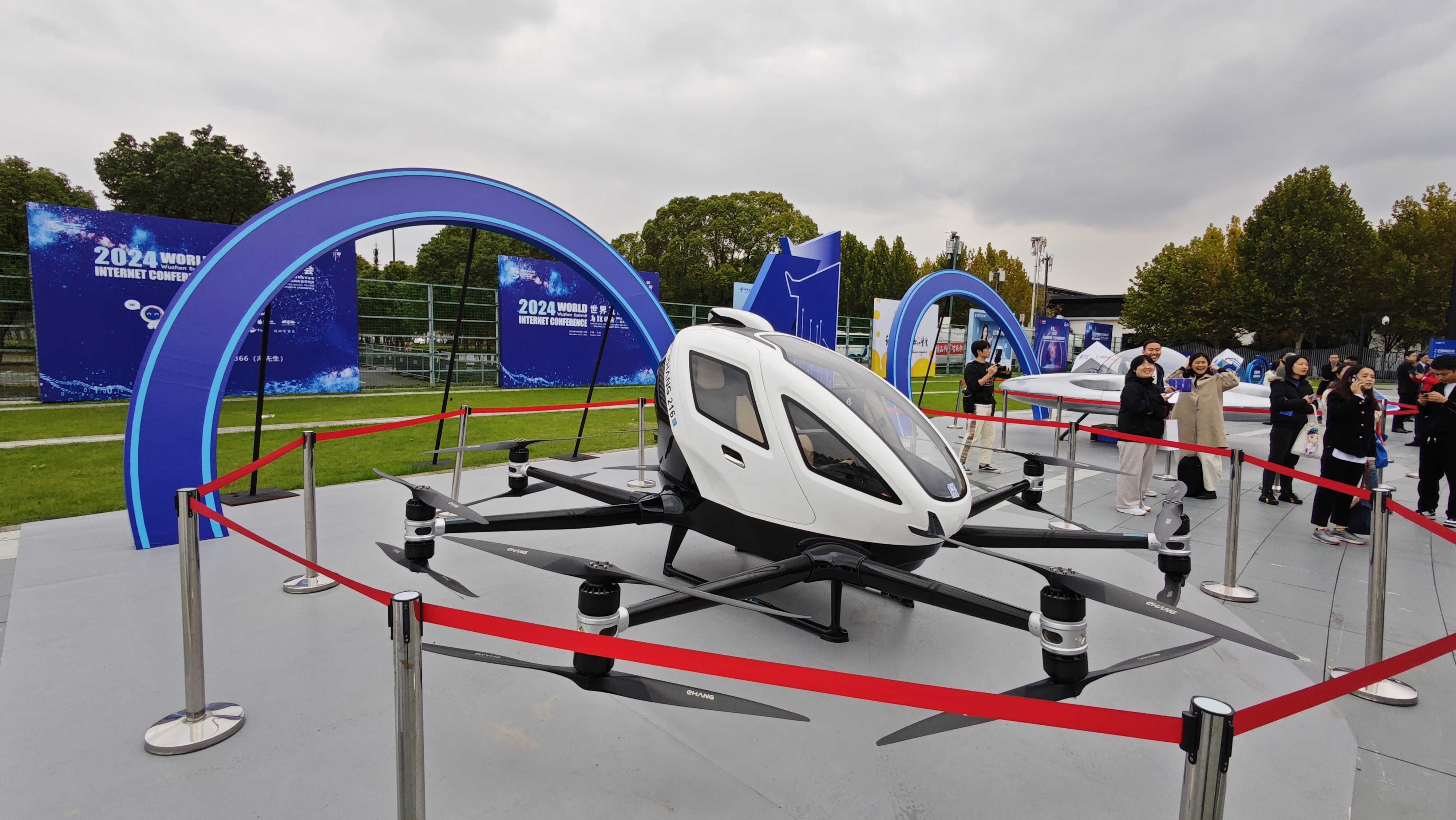 云鲸智能完成1亿美元融资 腾讯和北京机器人基金首次布局家庭具身智能赛道