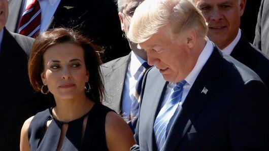 美国周一再遭股债汇“三杀”！特朗普步步紧逼 鲍威尔何去何从