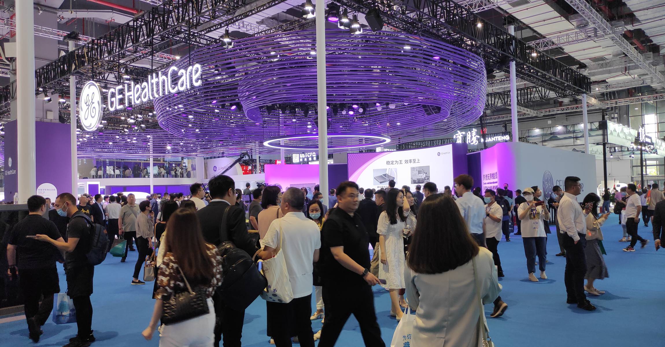 2025未来医疗医药100强展会举行 业内看好“AI+医疗”赛道前景