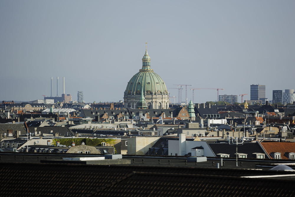 美国与卡塔尔签署超2435亿美元经济及军事合作协议