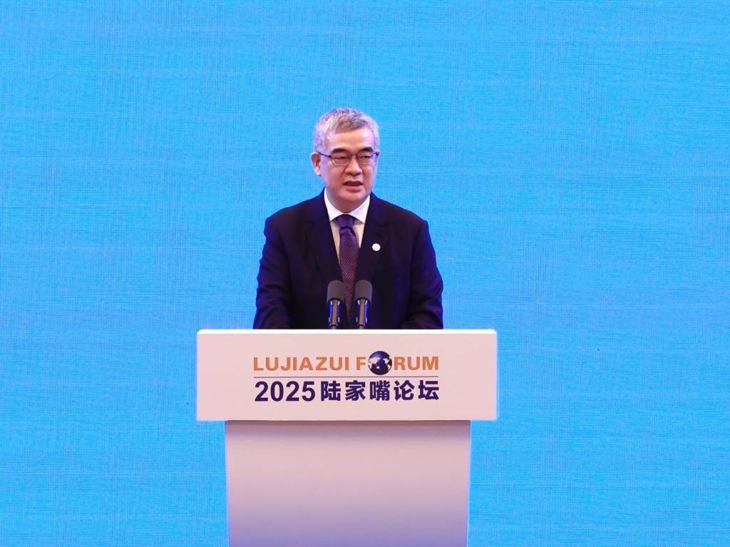 国家外汇管理局局长朱鹤新：外资净增持境内债券处于较高水平，近期买入境内股票也有所增多