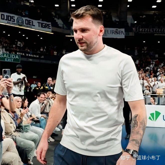 詹姆斯还没退役呢，湖人队就被卖了！估值高达100亿美元，巴斯家族狂赚150倍，新老板来头很大