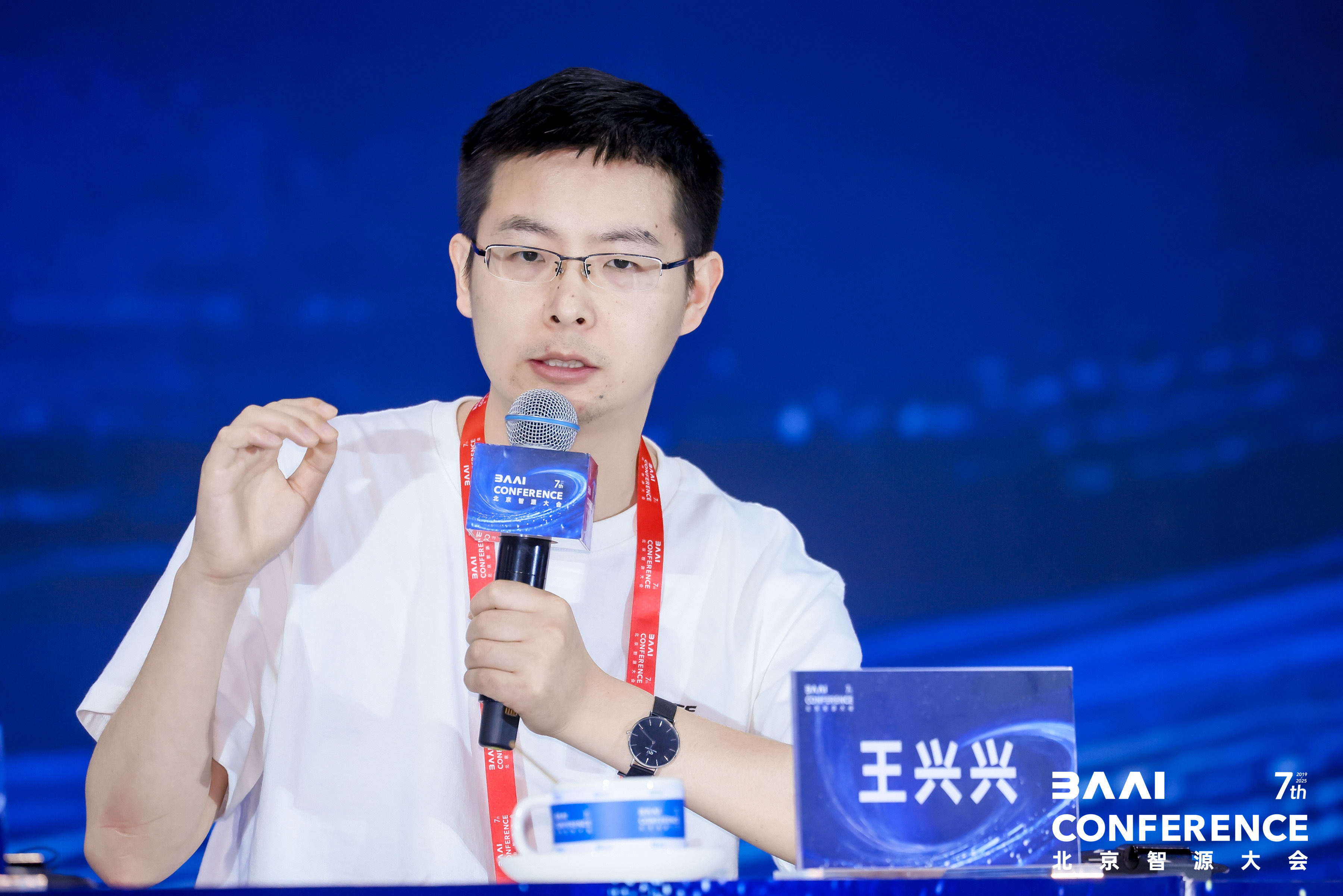 王兴兴:每月保持技术进步,宇树经得起考验