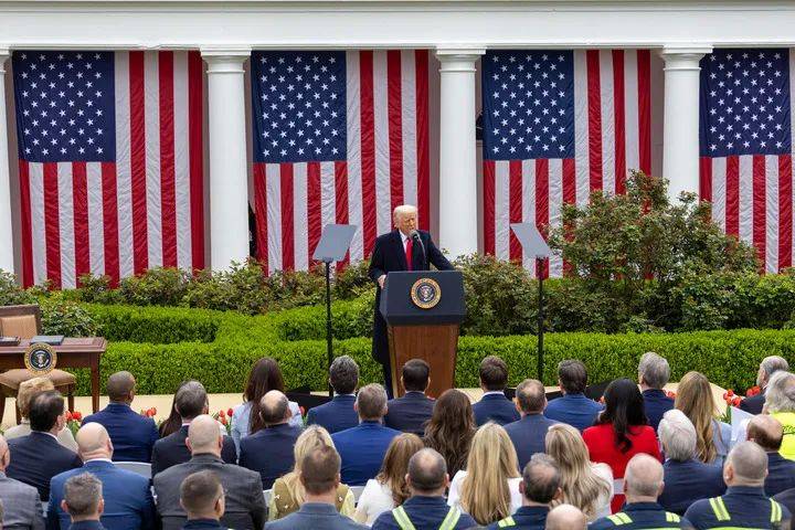 特朗普签署行政命令 将“对等关税”暂缓期延长至8月1日