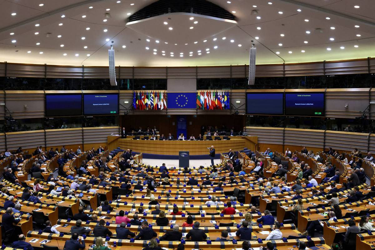 特朗普突然宣布：对墨西哥、欧盟征收30%关税！比特币等下跌 冯德莱恩发声