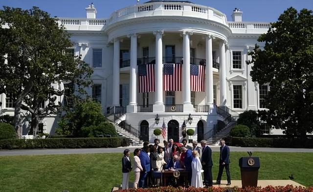 白宫再对美联储发起攻击 美联储回应总部大楼维修“超支”质疑