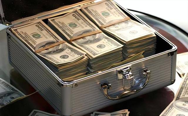 特朗普签署稳定币法案 币圈掌门集体到场见证