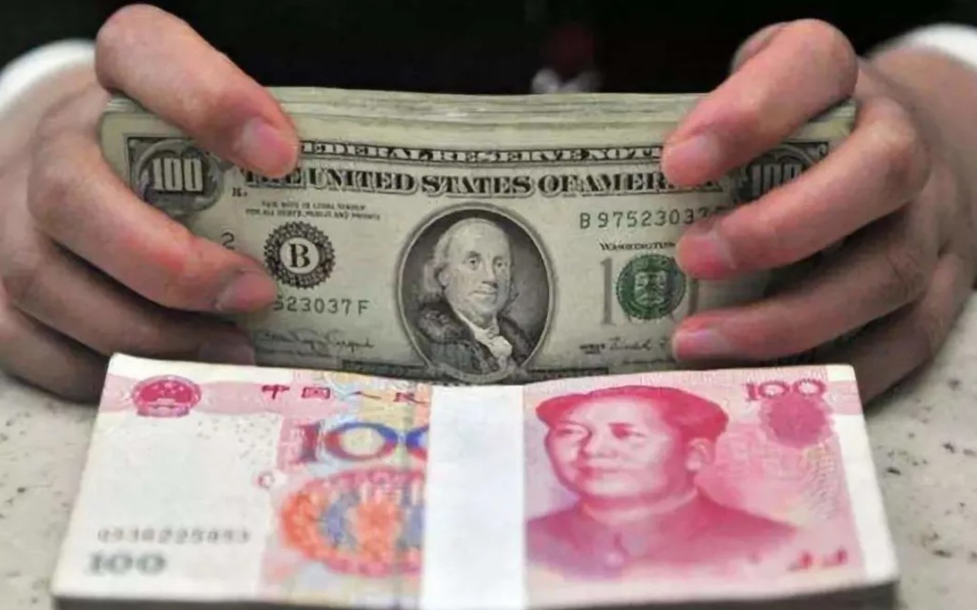 史上首次!美国国债规模突破37万亿美元 特朗普又要坐不住了?