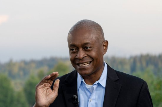 美联储官员威廉姆斯：太长时间维持过于限制性的政策可能对就业构成风险