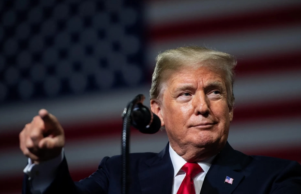 重拾“降息锤”的美联储 仍砸不动7.7万亿美元的“现金墙”